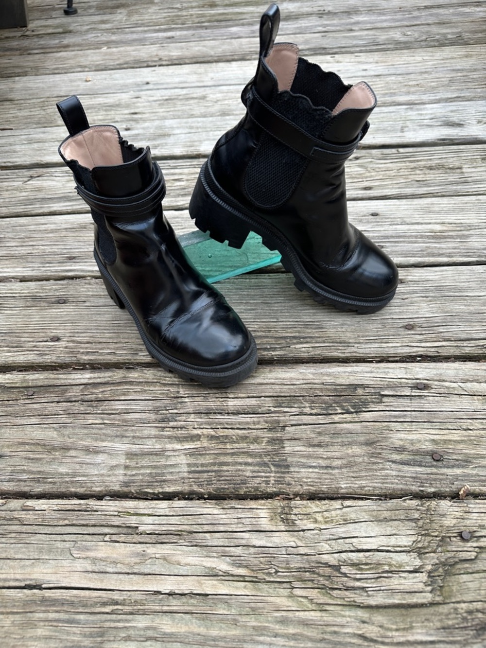 Women’s Gucci Black Leather Ankle Boots with Scalloped Collar